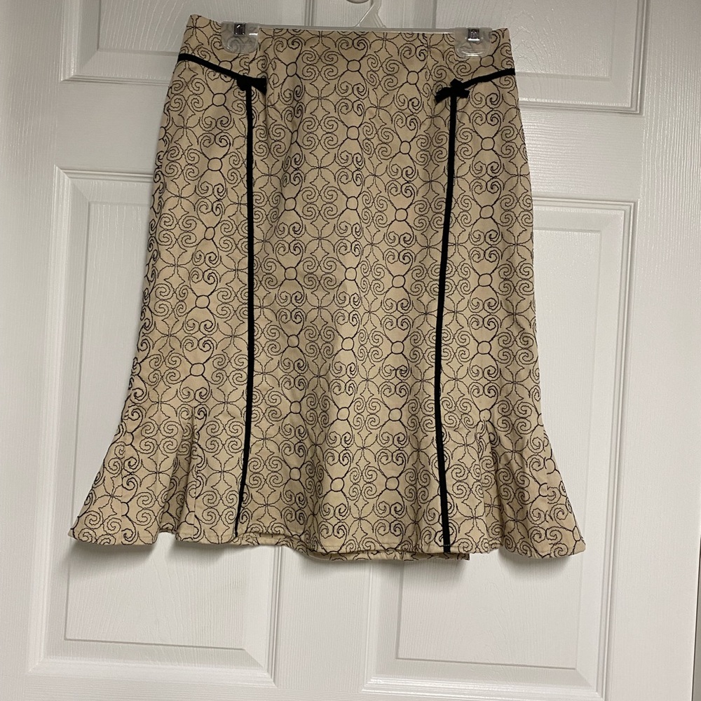 Harold’s Beautiful Embroidered Skirt Size 8